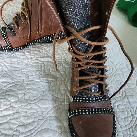 LA Bedazzled boots - Picture 4 of 4